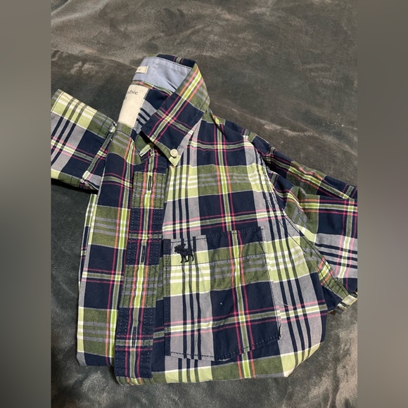 Abercrombie and Fitch - S - Muscle Button Down - Picture 2 of 4